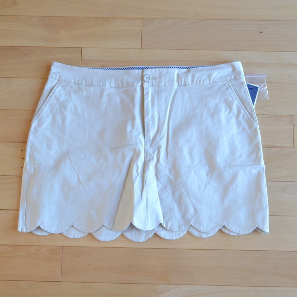 Crown & Ivy Scalloped Khaki Shorts Size 16 Caroline